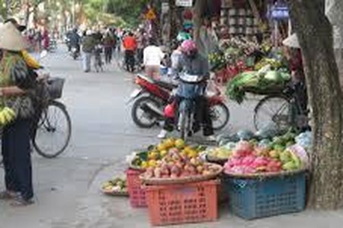 Nên quy định vị trí bán hàng rong vỉa hè