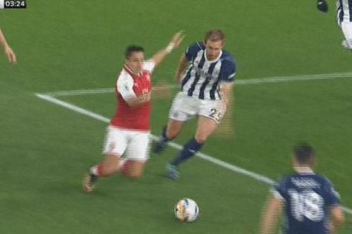 HLV West Brom bức xúc tố Alexis Sanchez ăn vạ