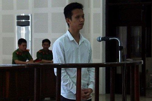 'Giận cá' rút mã tấu chém người trọng thương lĩnh 8 năm tù