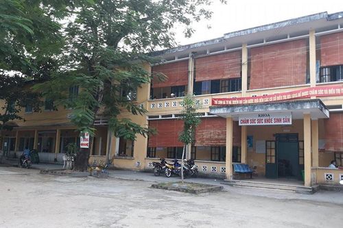 Phát hiện trẻ sơ sinh còn dây rốn ở gầm cầu Dã Viên