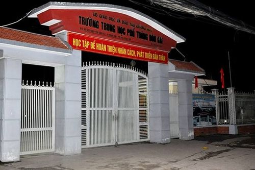 Quảng Ninh: Rơi từ tầng 5 xuống đất, nam sinh lớp 10 tử vong