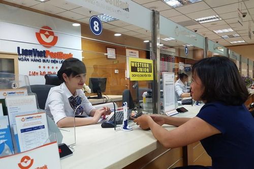 Không có chuyện LienVietPostBank sáp nhập với Sacombank