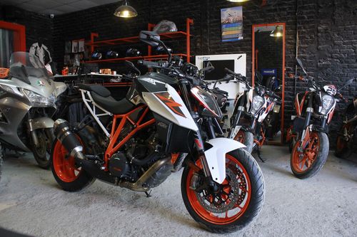 KTM 1290 Super Duke R 2017 có xứng với giá tiền 638 triệu đồng?