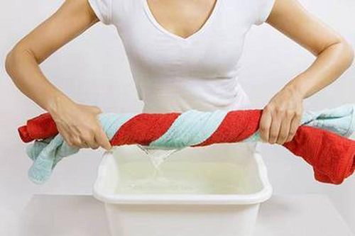 Mẹo làm khô quần áo nhanh và không bị hôi ngày mưa