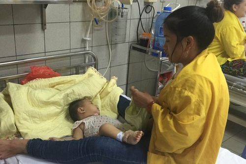 Chuyên gia nhi khoa chỉ ra sai lầm khi chữa táo bón cho trẻ