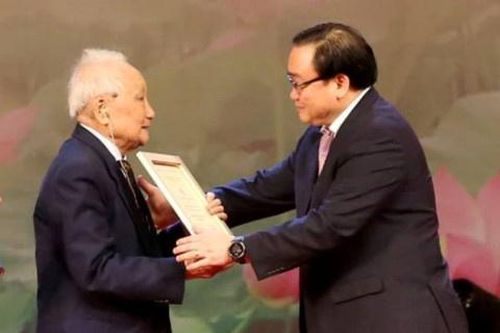 Hà Nội vinh danh 10 công dân thủ đô ưu tú năm 2017