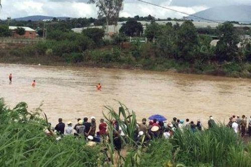 Tìm thấy thi thể cháu bé bị lũ cuốn trên sông Đa Nhim
