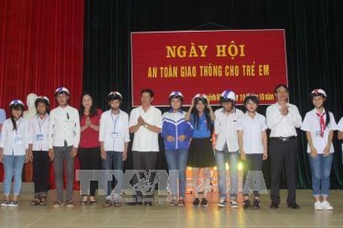 Nâng cao nhận thức về an toàn giao thông cho trẻ em miền núi