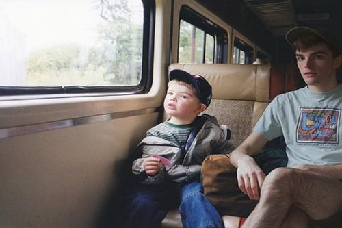 'Thánh photoshop' tự ghép chính mình vào ảnh ngày bé như thật