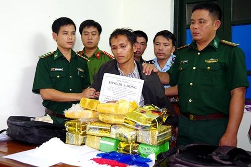 Bắt đối tượng vận chuyển 10 kg ma túy đá và 20 nghìn viên ma túy tổng hợp