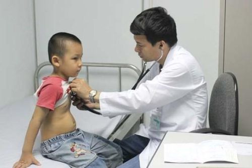 Bộ Y tế đề xuất nâng bậc lương khởi điểm của bác sĩ so với các ngành nghề khác