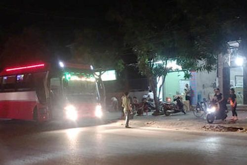 Tràn lan xe hợp đồng 'đội lốt' xe khách