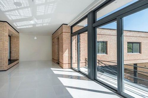 Biệt thự gạch trần đẹp ngang khách sạn cao cấp