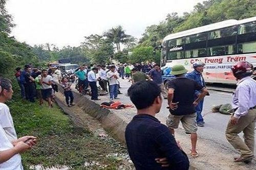Nghệ An: Xe khách va chạm với xe máy, 2 phụ nữ tử vong