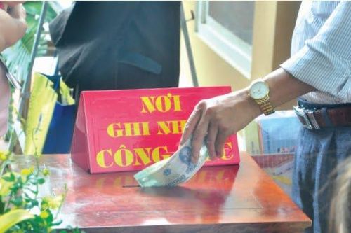 Cúng dường khác với 'đầu tư'