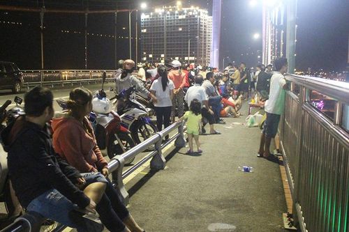 Để lại ôtô, người đàn ông gieo mình xuống sông Hàn tự tử