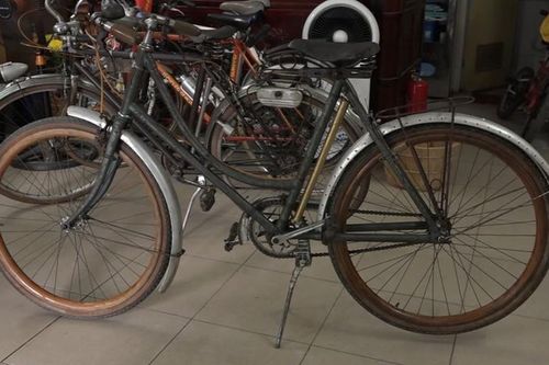 Xe đạp vành gỗ hơn 100 năm ở Hà Nội