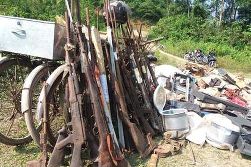 Kỳ Sơn: Tiêu hủy hàng trăm vũ khí, vật liệu nổ