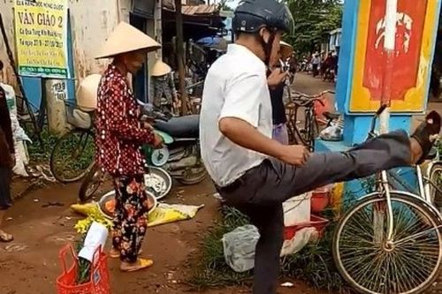 Đắk Lắk: Kỷ luật khiển trách Trưởng Công an xã đá thau, đập ghế