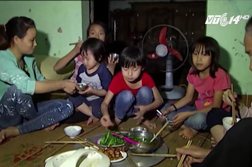 Cuộc sống của bà mẹ 29 tuổi sinh tới 8 đứa con ở Hà Nội