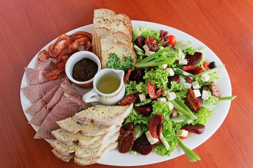 Liệu ăn salad có giúp bạn giảm cân như ý muốn?