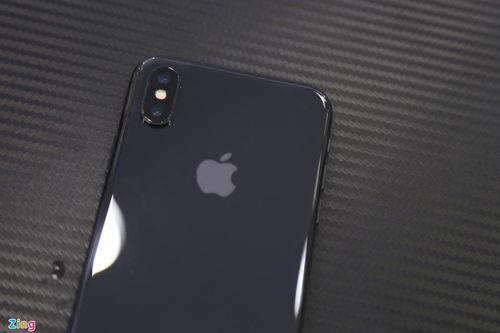 iPhone X đầu tiên về Việt Nam, giá 68 triệu