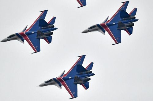 Chiến đấu cơ siêu việt song sinh với Su-30MK2 Việt Nam (video)