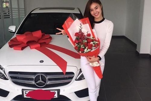 Không cần hoàng tử, 'nàng Cám' Lan Ngọc tự mua xe tiền tỷ dịp sinh nhật