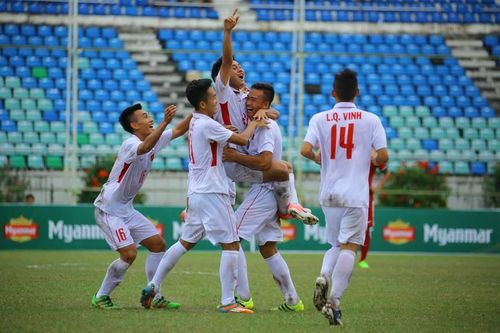 Đá sân cỏ nhân tạo, U19 Việt Nam thắng nhẹ U19 Macau