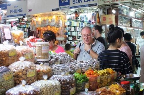Khó chống buôn lậu, hàng giả theo kiểu 'thả gà ra đuổi'