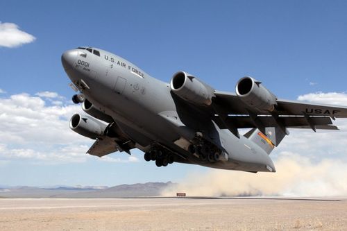 Khám phá siêu vận tải C-17 chở hàng hóa đoàn Tổng thống Trump dự APEC 2017 tại Đà Nẵng