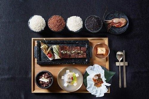 Hé lộ thực đơn đặc biệt 'nhiều tuổi hơn cả nước Mỹ' của ông Trump ở Hàn Quốc
