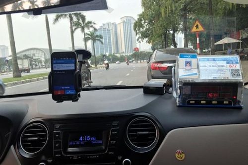 Không tuyển dụng, dừng ngay cung cấp phần mềm cho taxi công nghệ không đủ điều kiện