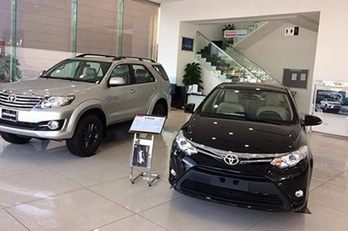 Xe ôtô giảm giá sốc, sao phải 'nín thở chờ sang năm'?