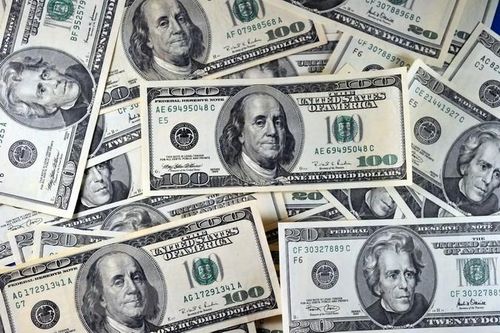 Người dân Mỹ vay tiêu dùng nhiều nhất trong 10 tháng qua
