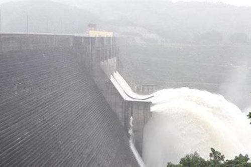 Các hồ thủy điện ở Quảng Nam xả nước để đón lũ