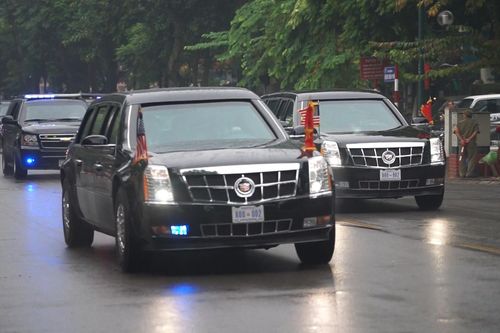 Đoàn xe hộ tống Tổng thống Trump rời Hà Nội