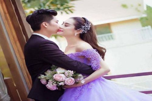 Lộ clip thử váy cưới siêu lung linh của Lâm Khánh Chi 'đốn tim' fan