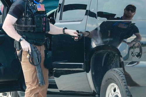 Những vũ khí mật vụ Mỹ mang theo bảo vệ TT Trump