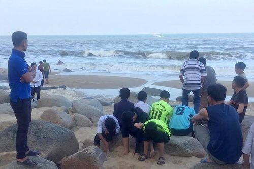 Đi tắm biển, 2 em học sinh bị mất tích