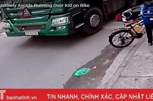 Thót tim xem nam sinh thoát chết trong gang tấc dưới bánh xe container