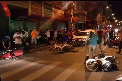 Hải Phòng: Xế hộp đâm hàng loạt xe máy