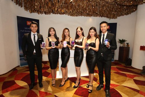 Chiếc điện thoại được thiết kế tràn màn hình của Xiaomi 'lên kệ'