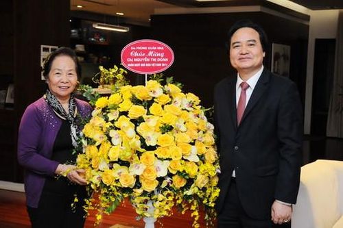 Bộ trưởng Phùng Xuân Nhạ chúc mừng Chủ tịch Hội Khuyến học Việt Nam Nguyễn Thị Doan nhân Ngày Nhà giáo Việt Nam 20/11