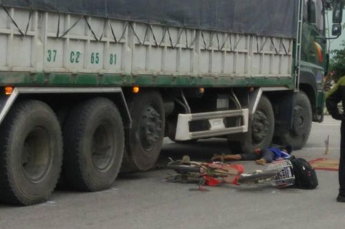 Hai học sinh thương vong trên đường tới trường