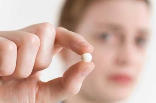 Cha mẹ có nên tự mua thuốc kháng sinh cho trẻ nhỏ?
