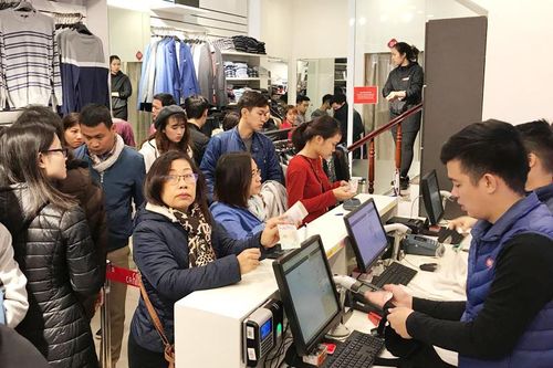 Hà Nội tắc nghẽn toàn tập vì Black Friday