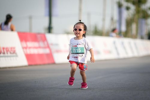 Hàng nghìn trẻ em tham gia chạy marathon 2 km