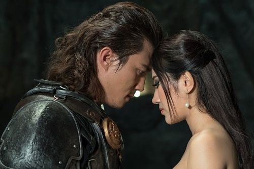 'Ngọc nữ Bolero' Tố My đóng cảnh nóng táo bạo trong MV cổ trang