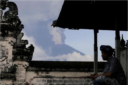 Thông tin mới nhất của 7 người Việt kẹt ở Bali, gần núi lửa khổng lồ đang phun tro bụi